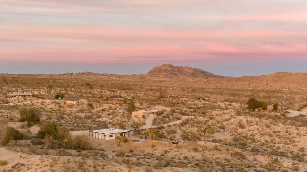 Kinetic House-Joshua Trees Sculptures Cowboy Pool Villa Yucca Valley Exterior photo
