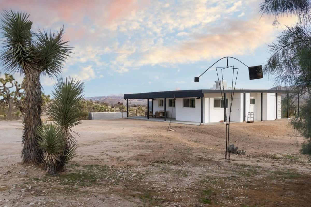 Kinetic House-Joshua Trees Sculptures Cowboy Pool Villa Yucca Valley Exterior photo